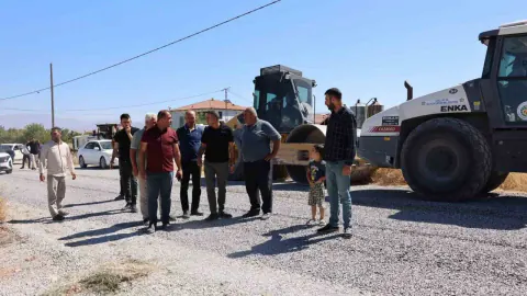Akçadağ'da 2 bin 200 metre asfalt: Eğin Mahallesi'nde yol çalışmaları hizmete açıldı