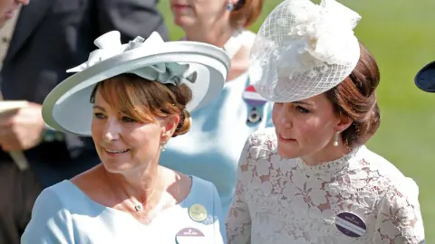 Carole Middleton, Kate'in Kraliçe Oluş Sürecinde 'Stratejik Dengeci' Rolüne Hazırlanıyor