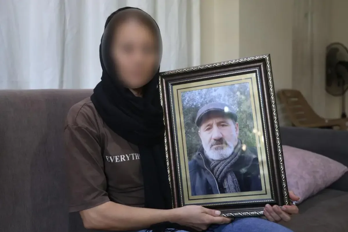 Hatay'da Kaldırım Taşıyla Gelen Ölüm: Tutuklanan Şüphelinin Tahliyesi Tepki Çekti Hatay'da Kaldırım Taşıyla Gelen Ölüm: Tutuklanan Şüphelinin Tahliyesi Tepki Çekti