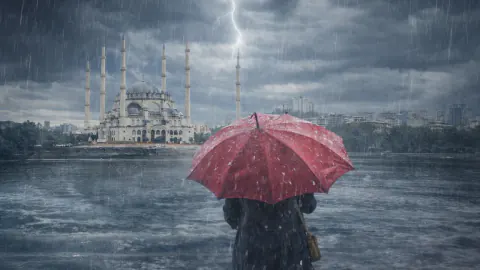 Adana'da Hafta Sonu Hava Durumu: Gök Gürültülü Sağanak ve Sıcaklık Değişimi