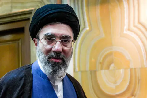 Mojtaba Khamenei'nin Cenaze Törenindeki Görüntüleri Sosyal Medyada Tartışma Yarattı