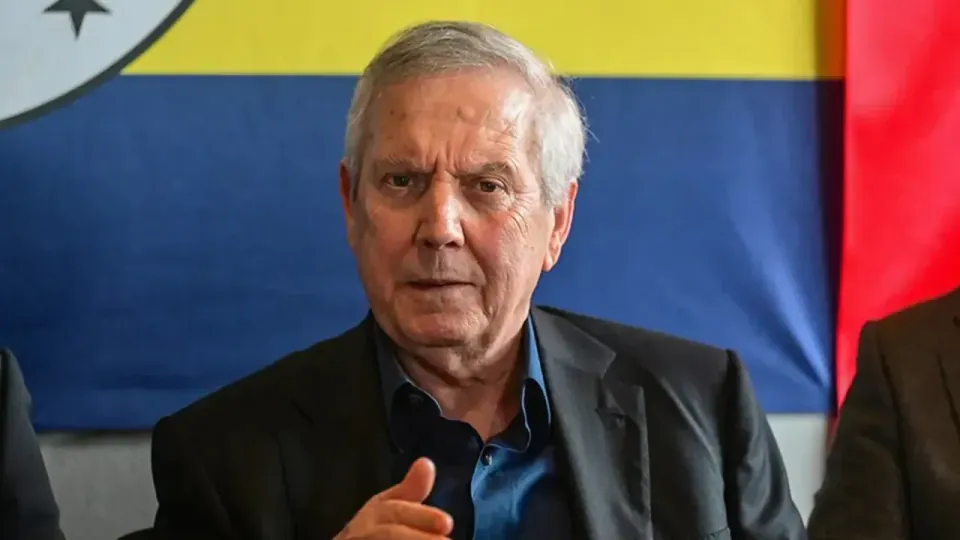 Fenerbahçe'de Büyük Temizlik: Aziz Yıldırım'ın Ayrılık Listesi Netleşiyor görseli