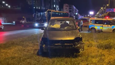 Kastamonu'da İki Otomobil Çarpıştı: 4 Kişi Yaralandı