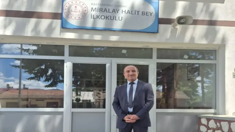 Kastamonu'da 22 yıllık eğitim yolculuğuna duygusal veda: Nihat Haliloğlu'nun yeni görevi görseli