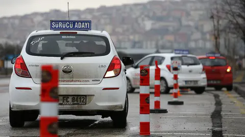 Ehliyet sınavlarında akşam seansı dönemi: Çalışanlar için yeni düzenleme
