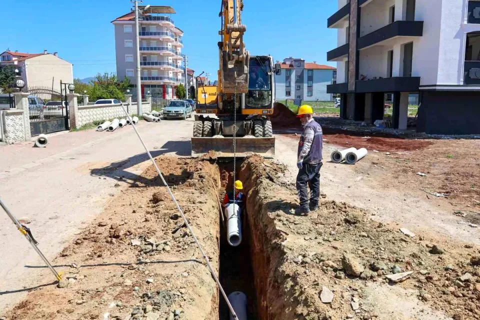 Uşak'ta Parke Çalışmaları Sürüyor: Esnaftan 'Yarım Kalan Noktalar' Tepkisi görseli