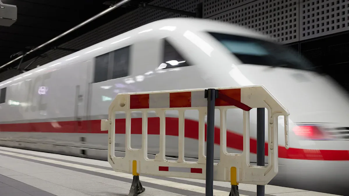Berlin-Hamburg Tren Hattında Yeni Dönem: Yolculuk Süreleri Kısalıyor Berlin-Hamburg Tren Hattında Yeni Dönem: Yolculuk Süreleri Kısalıyor