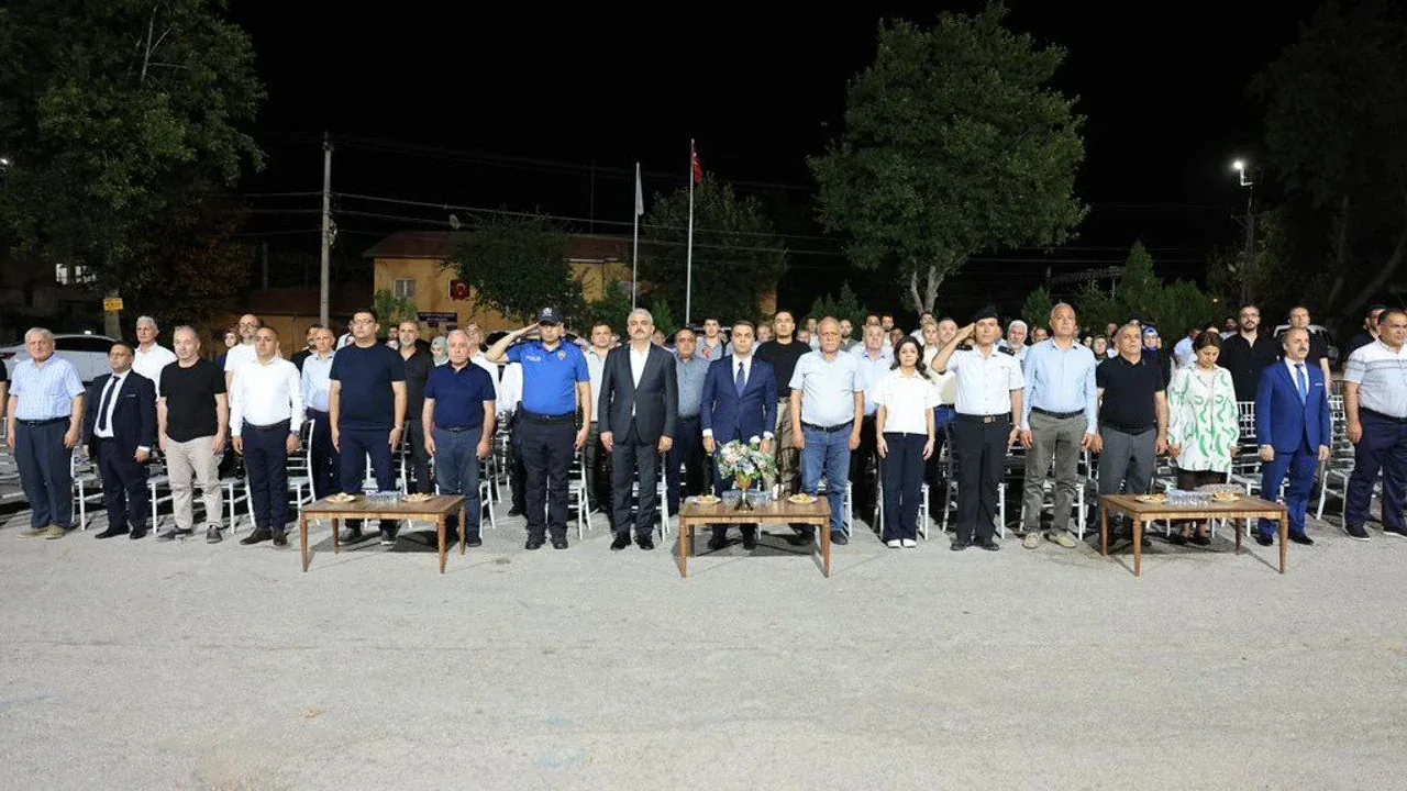Pozantı'da 15 Temmuz'un 10. Yılında Anlamlı Buluşma: Demokrasi Nöbeti Pozantı'da 15 Temmuz'un 10. Yılında Anlamlı Buluşma: Demokrasi Nöbeti