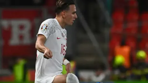 Başakşehir'de Sol Bek Takviyesi: Michal Karbownik İmzayı Attı
