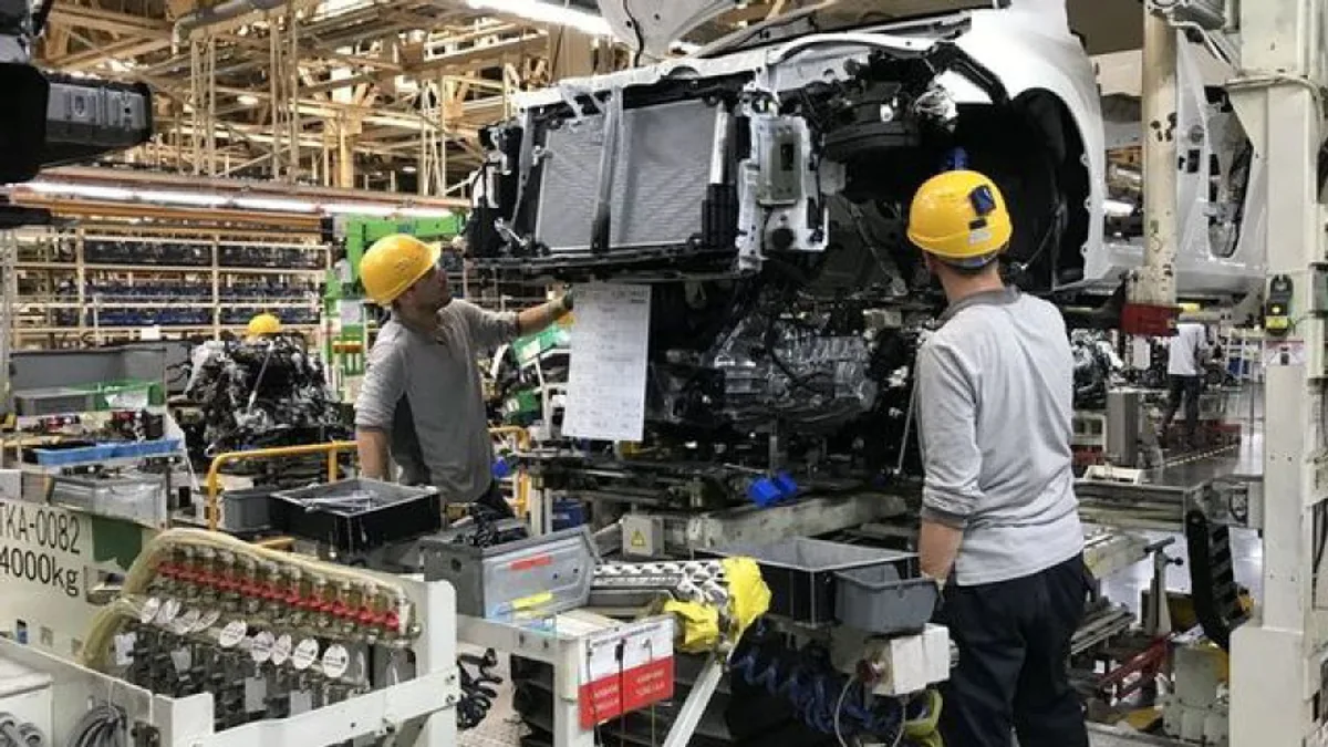 Otomotiv Sektöründe Kritik Tablo: Üretim Düştü, İhracat Geliri Arttı Otomotiv Sektöründe Kritik Tablo: Üretim Düştü, İhracat Geliri Arttı