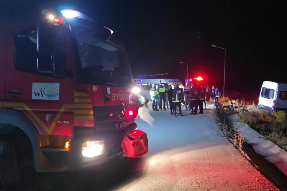 Van'da iki servis minibüsü çarpıştı: 8 yaralı görseli