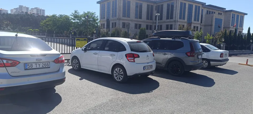 Paşabahçe Yürüyüş Yolunda Park Sorunu: Vatandaşlardan Valilik Otoparkı Talebi görseli