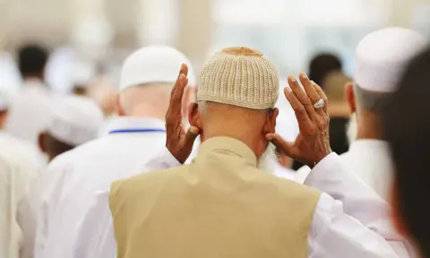 Mısır'da 18 Eylül Cuma Namazı Saatleri Açıklandı: Kahire 12:49