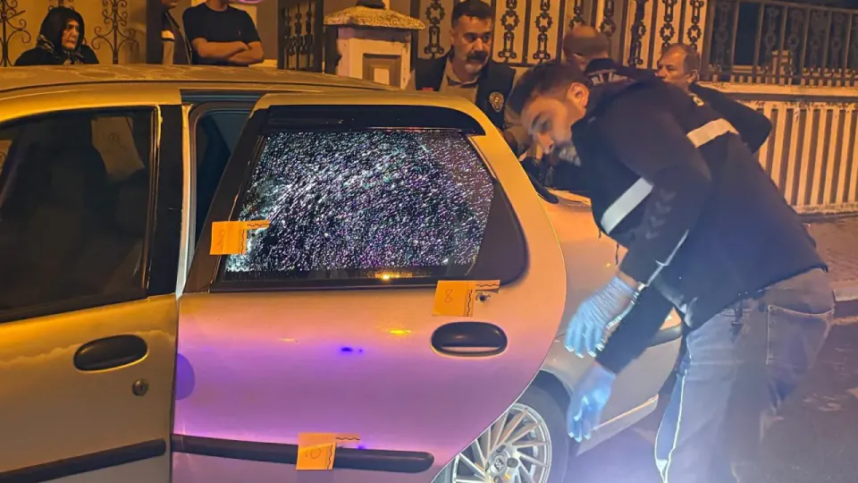 Kayseri Melikgazi'de husumet sonucu babasının aracı kurşunlandı: Polis yakalama çalışması başlattı görseli