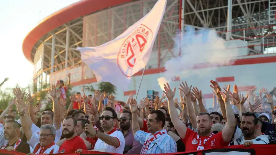 Antalyaspor'da Dev Kampanya: Koltuk Başına 50 Bin TL Bağış görseli