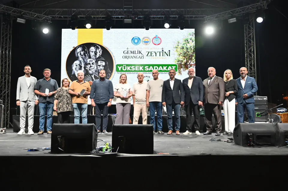 Gemlik Zeytini Festivali'nde rekor açık artırma: Birincilik zeytini 77 bin TL'ye satıldı görseli