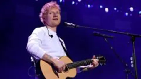 Ed Sheeran, Macklemore turnesinden çıkarılmasından sonra ilk sahnede: 'Hatalar yaptım, özür dilerim'