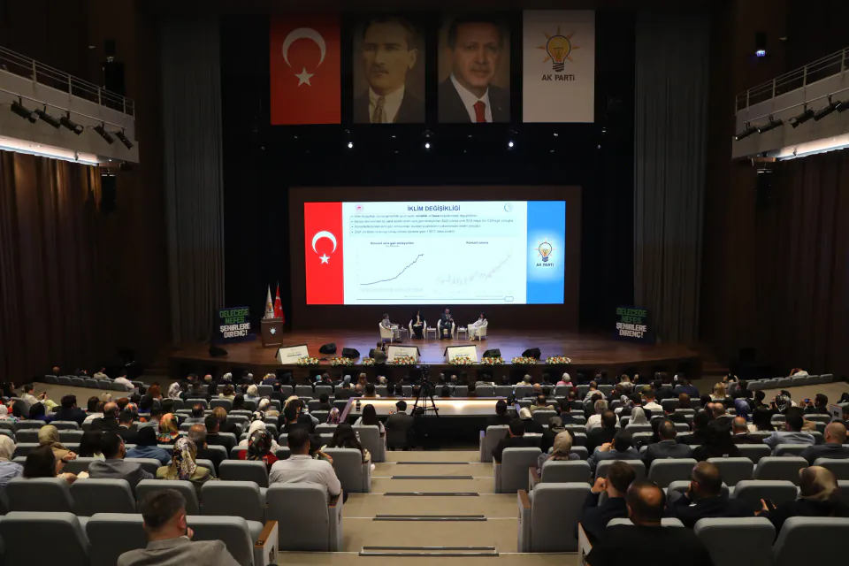 İklim Krizi Yılanları Şehirlere İtti: Panzehir Riski Kapıda görseli