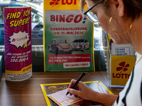 Sayısal Loto ve Jackpot Psikolojisi: Neden Kaybedeceğimizi Bile Bile Oynuyoruz?