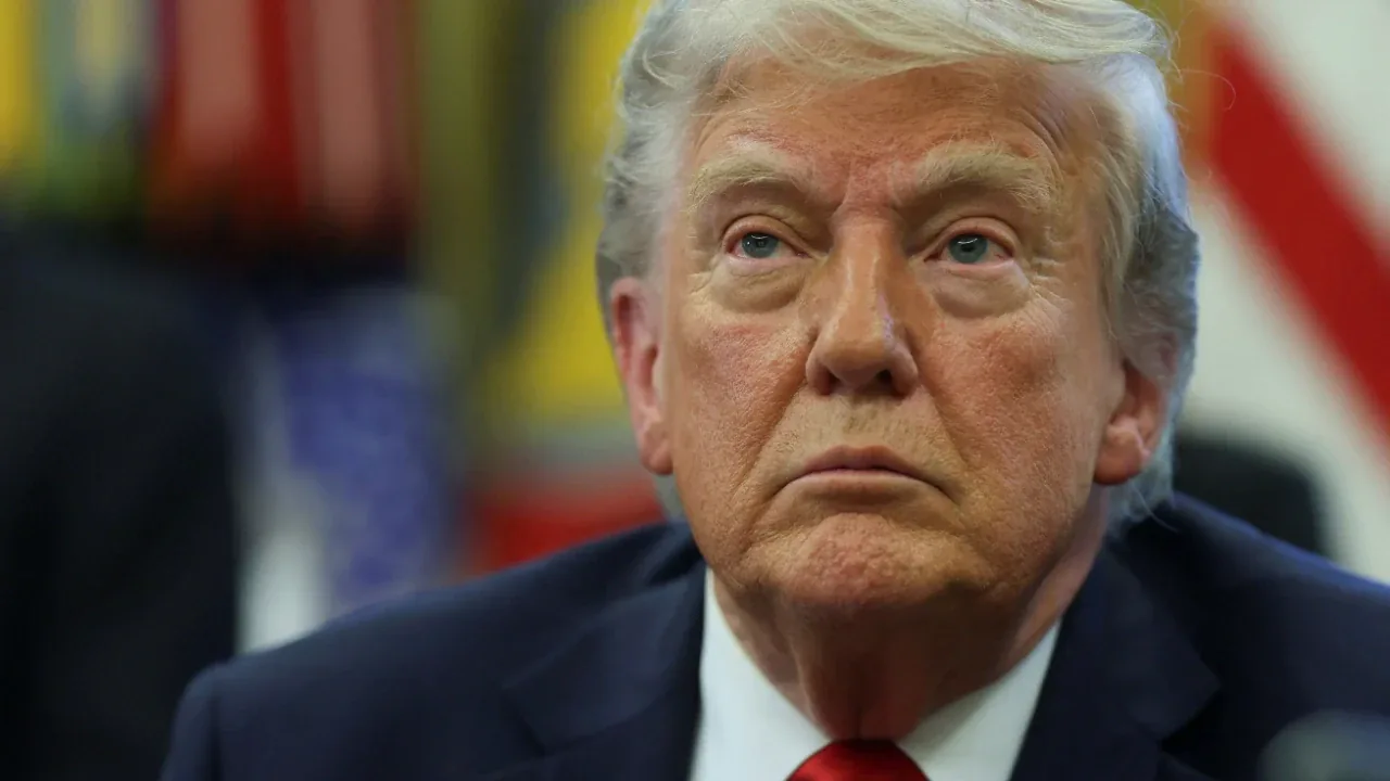 Trump'ın Baskısı Sonuç Verdi: ICE Araç Durdurma Kontrollerini Geri Getiriyor Trump'ın Baskısı Sonuç Verdi: ICE Araç Durdurma Kontrollerini Geri Getiriyor