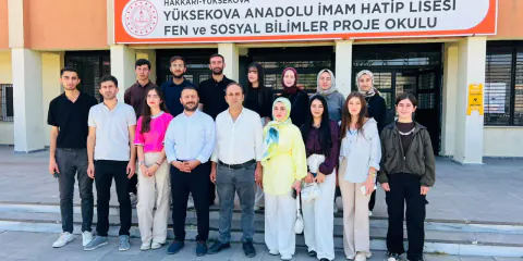 YKS Sözelde Hakkâri Birincisi Yüksekova'dan Çıktı: Büşra Ak Başarıya İmza Attı