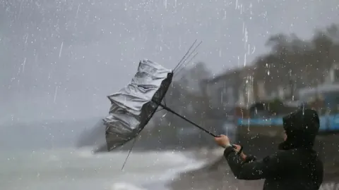Londra'da Hava Durumu Alarmı: Şiddetli Gök Gürültülü Fırtına Beklentisi