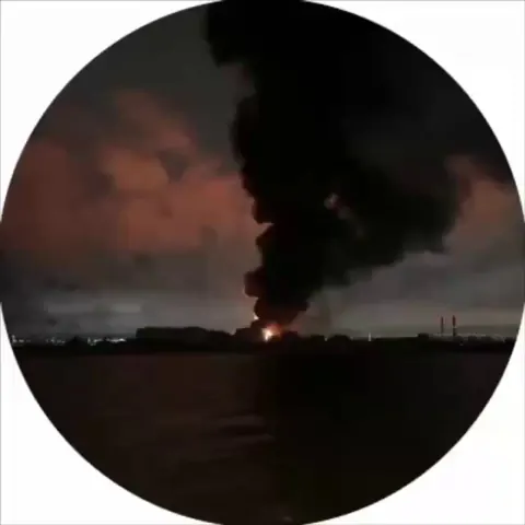 Ukrayna drone'ları St. Petersburg'deki yakıt deposunu vurdu: İki tank yandı, 5 bin metrekare yangın