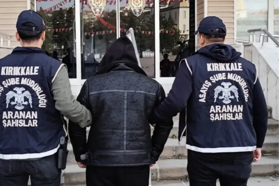 Kırıkkale'de uyuşturucu ticaretiyle aranan 8 yıl 4 aylık hükümlü yakalandı görseli