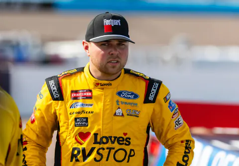 NASCAR'ın Yükselen Yıldızı Layne Riggs: Pistlerdeki Yeni Nesil Rekabet