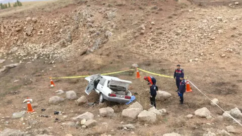 Kontrolden Çıkan Otomobil Kayalara Savruldu: Sürücü Naci D. Hayatını Kaybetti