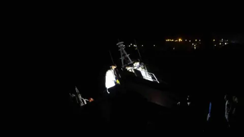 Giresun'da Sahil Güvenlik botu kayalıklara çarptı: Yaralılar var