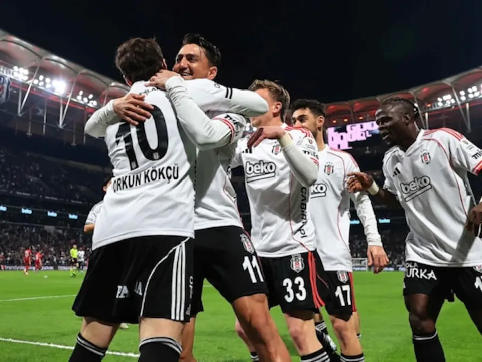 Cengiz Ünder Fenerbahçe'ye Döndü: Beşiktaş'tan Beklenen Karar Gelmedi görseli