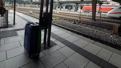 Hamburg Hbf'de şüpheli valiz alarmı: 20 yaşındaki sahibi masrafları ödeyebilir