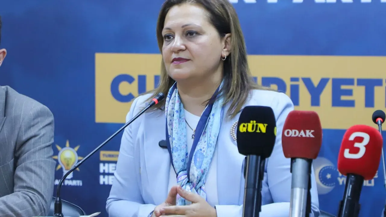 Burcu Köksal'dan AK Parti 25. Yıl Mesajı: 'Cumhurbaşkanımızı Bir Daha Seçtirmek İçin Çalışacağız' Burcu Köksal'dan AK Parti 25. Yıl Mesajı: 'Cumhurbaşkanımızı Bir Daha Seçtirmek İçin Çalışacağız'