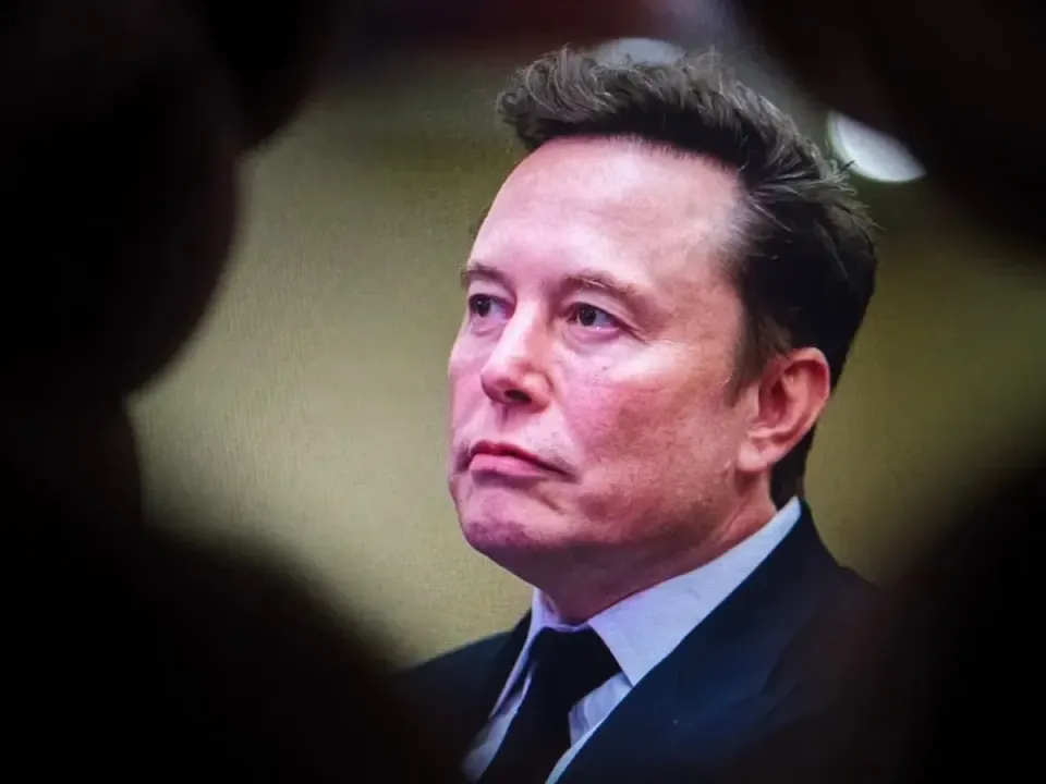 Elon Musk'tan Sosyal Medya Tutuklamaları Tepkisi: İngiltere Şaşırttı görseli