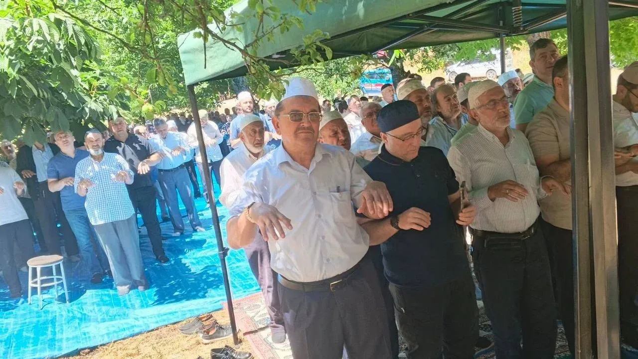 Bolu'da kuraklık endişesi: Vatandaşlar yağmur duası için bir araya geldi Bolu'da kuraklık endişesi: Vatandaşlar yağmur duası için bir araya geldi