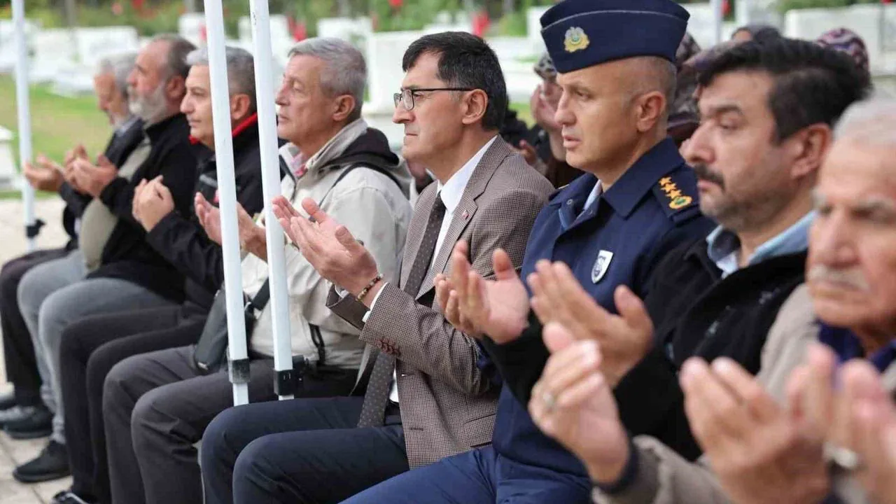 Kütahya'da şehitler ve gaziler mevlit töreniyle anıldı Kütahya'da şehitler ve gaziler mevlit töreniyle anıldı