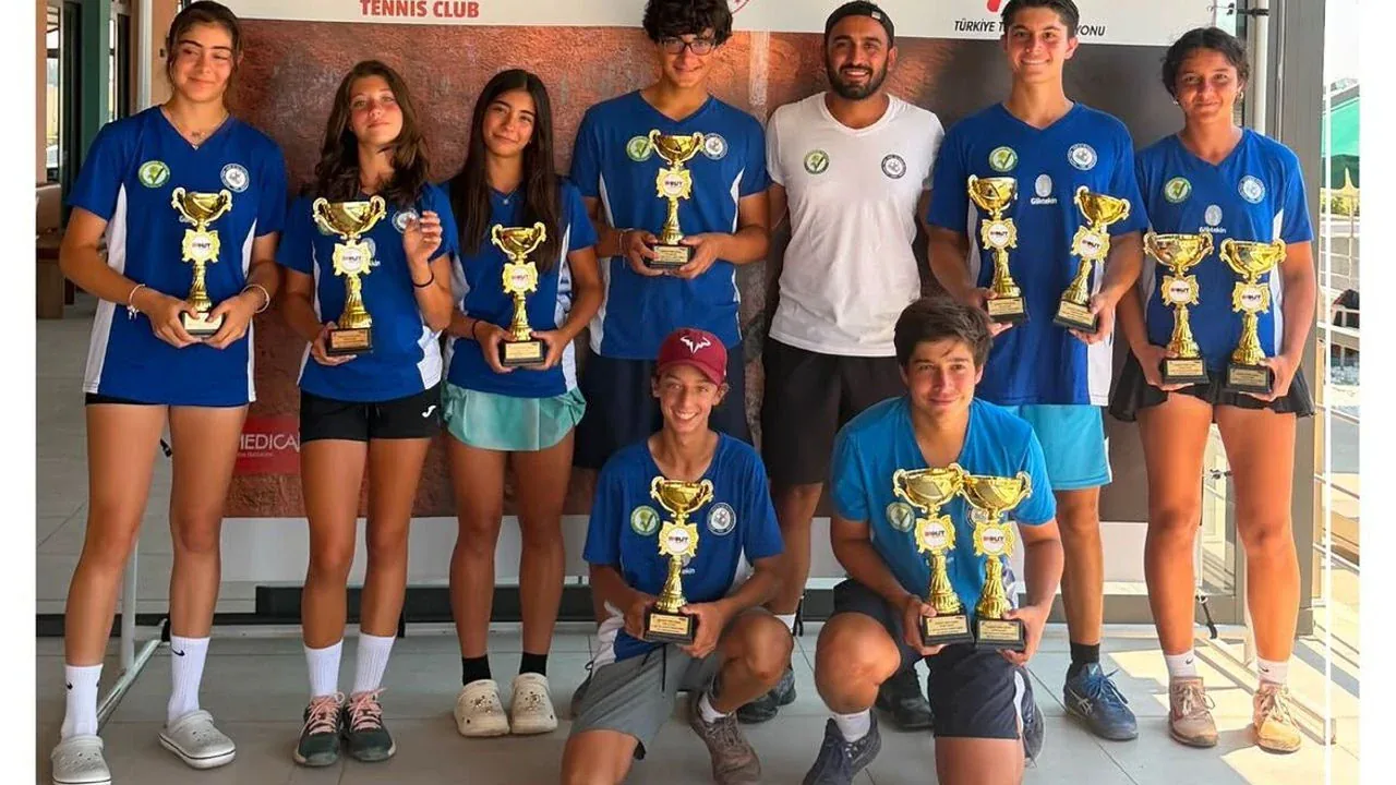 ATDSK Sporcuları 16 Yaş Yaz Kupası'nda Şampiyonluklara Koştu ATDSK Sporcuları 16 Yaş Yaz Kupası'nda Şampiyonluklara Koştu