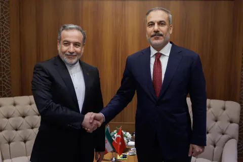 Hakan Fidan ile Abbas Arakçi Hürmüz Boğazı ve Bölgesel Ateşkes Müzakerelerini Görüştü