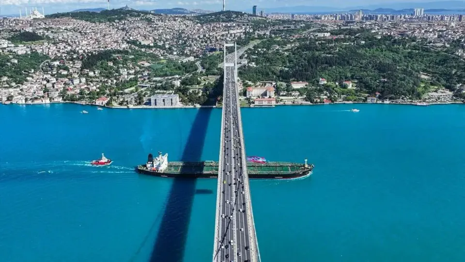 İstanbul Boğazı'nda Trafik Askıya Alındı: Malta Bandralı Tanker Makine Arızası Verdi görseli