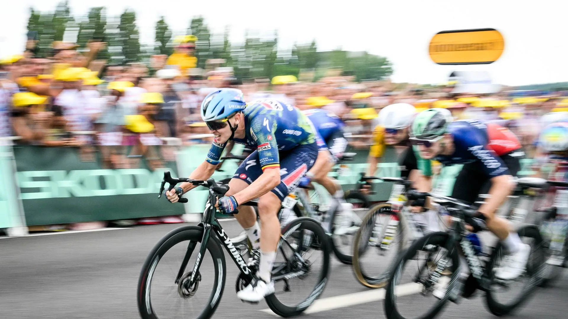 Tour de France'da 12. Etap Kaosu: Tim Merlier Kazandı, Büyük Kaza Yarışı Şekillendirdi Tour de France'da 12. Etap Kaosu: Tim Merlier Kazandı, Büyük Kaza Yarışı Şekillendirdi