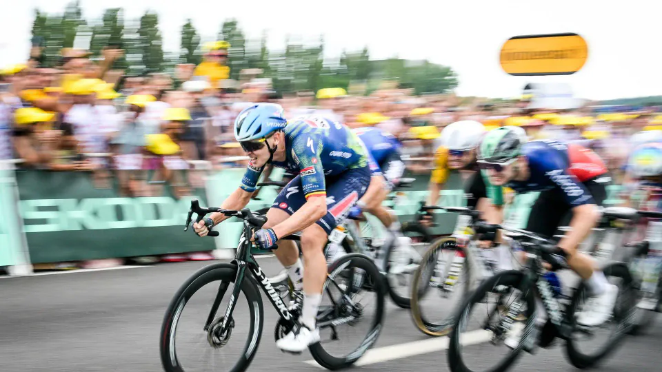 Tour de France'da 12. Etap Kaosu: Tim Merlier Kazandı, Büyük Kaza Yarışı Şekillendirdi görseli