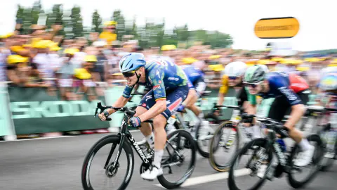 Tour de France'da 12. Etap Kaosu: Tim Merlier Kazandı, Büyük Kaza Yarışı Şekillendirdi