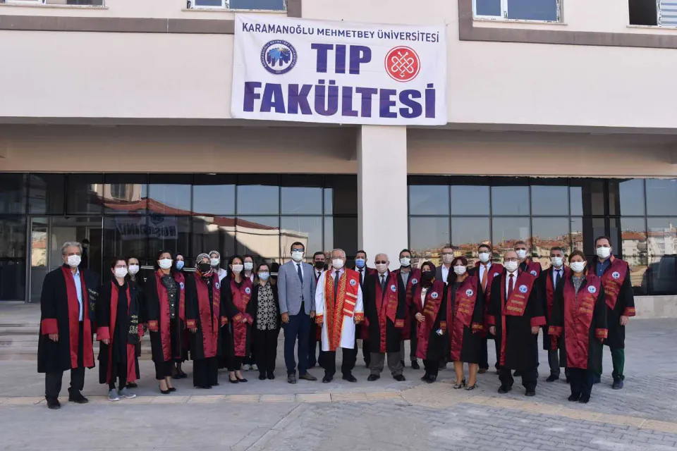 Karaman'da Korkunç Kaza: Tıp Fakültesi Öğrencilerini Taşıyan Araç Duvara Saplandı görseli