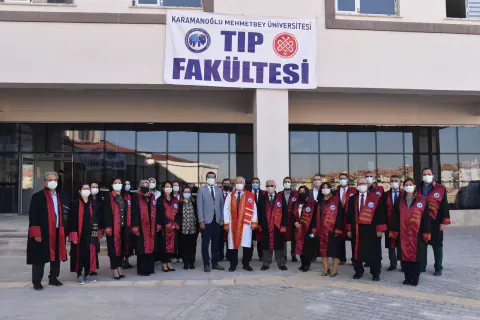 Karaman'da Korkunç Kaza: Tıp Fakültesi Öğrencilerini Taşıyan Araç Duvara Saplandı