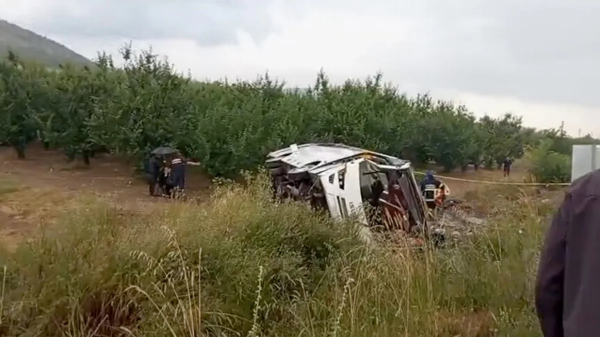 Isparta'da Tur Otobüsü Faciası: 4 Kişi Hayatını Kaybetti Isparta'da Tur Otobüsü Faciası: 4 Kişi Hayatını Kaybetti