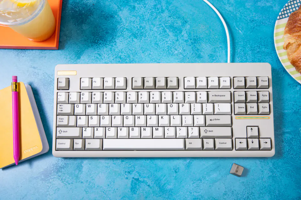 Retro Tasarımlı Classic-TKL Klavye Artık Hazır Montajla Satılıyor görseli