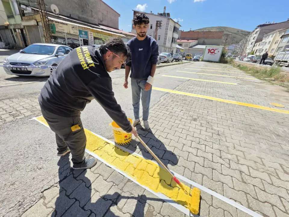 Bayburt'ta nakliyeciler belediyeye karşı: 'Sözler tutulmadı, yerden ayrılmıyoruz' görseli