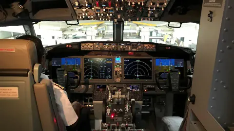 İtalya'da Pilotun Sağlık Sorunu Nedeniyle Acil İniş: Boeing 737 Max 8 Malpensa'da İndi
