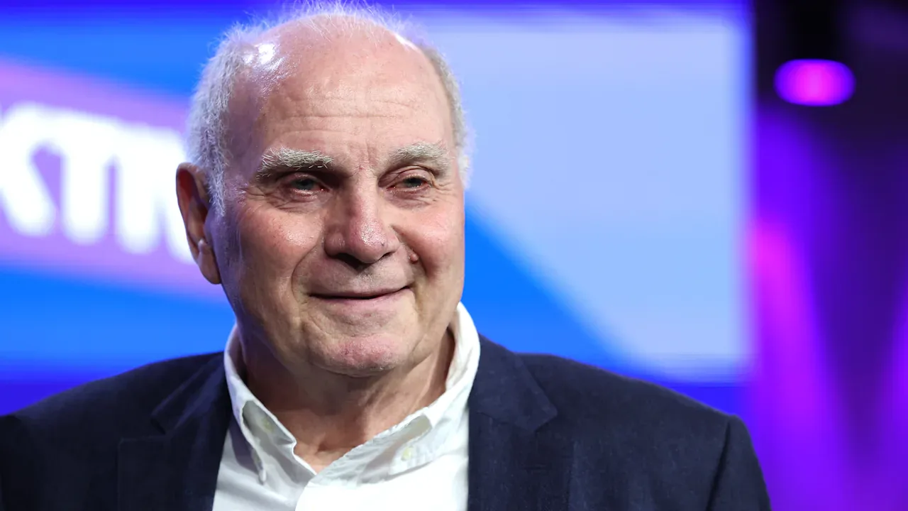 Uli Hoeneß'ten DFB için sürpriz isim: Per Mertesacker hamlesi Uli Hoeneß'ten DFB için sürpriz isim: Per Mertesacker hamlesi